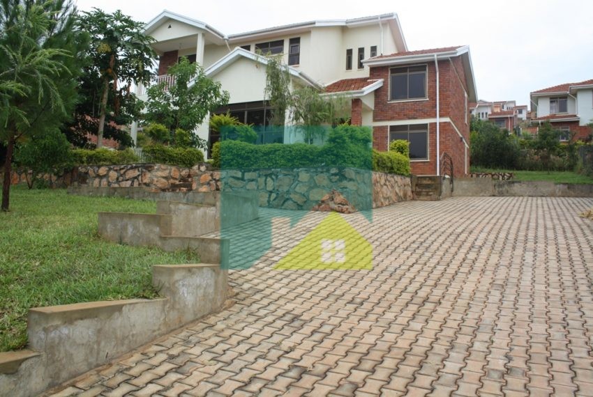 NRRL054 5 bedroomed house for rent in Kitende Real Estate Agency Uganda